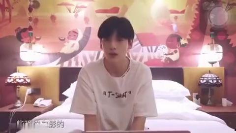 吃瓜视频撒娇,萌态十足，网友直呼可爱到爆