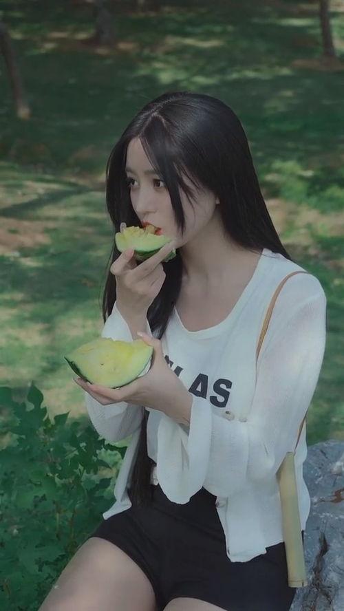 吃瓜的美少女,揭秘美少女的吃瓜日常